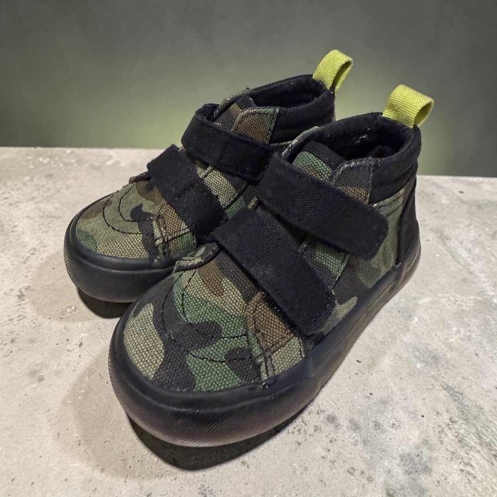 Old Navy Toddler Camo High Top Sneakers Green Black Hook Loop Size 5 54402-00